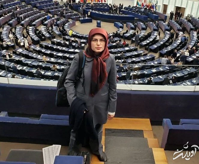 دورهمیِ پر هزینه خانم بلاگر لبنانی در کنار همسر رئیسی!